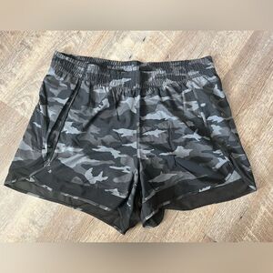Athleta Mesh Racer Run Mid Rise 4 Short- Size 1X